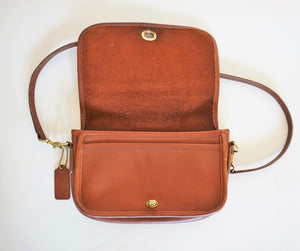 Vintage Coach Classic Penny Pocket British Tan Saddlebag/Cross Body Purse
