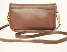 Load image into Gallery viewer, Vintage Coach Classic DInky Pocket Cross Body Saddlebag Purse